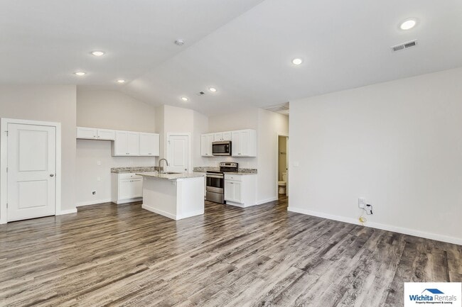 536 E Martens Ct in Goddard, KS - Building Photo - Building Photo