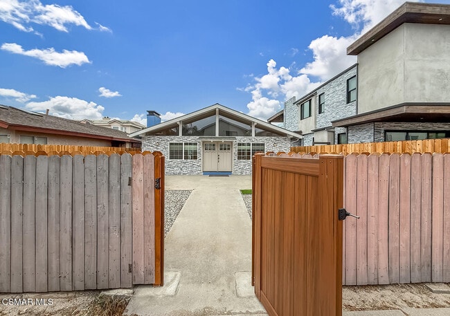 5040 Dolphin Way in Oxnard, CA - Building Photo - Building Photo