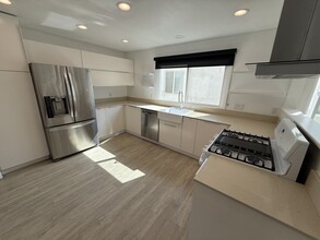 36 Anchorage St, Unit #1 in Marina Del Rey, CA - Building Photo - Building Photo