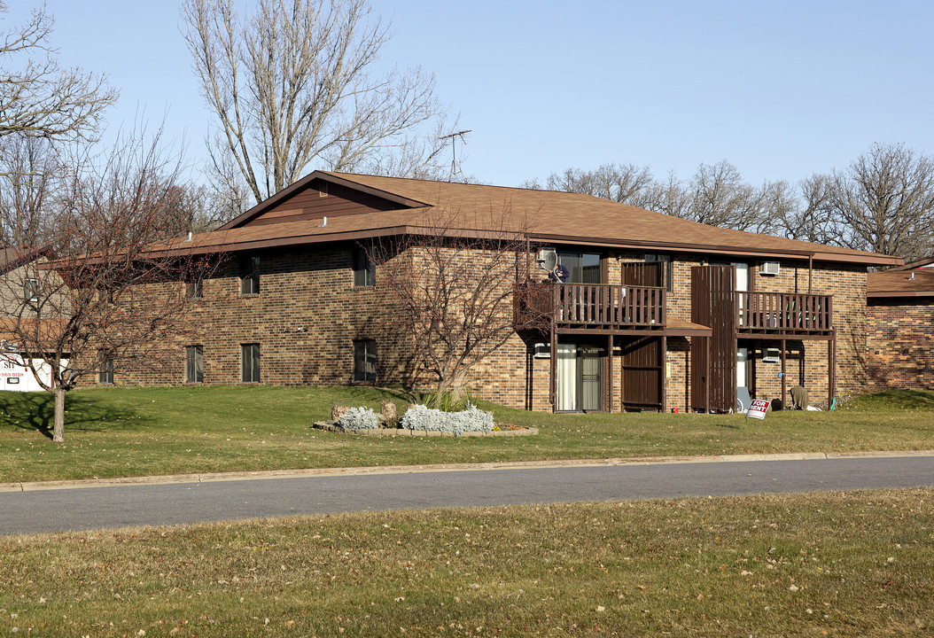 851 Driftwood Dr in St. Cloud, MN - Building Photo