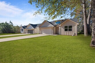 28411 Champion Oaks Dr in Magnolia, TX - Building Photo - Building Photo