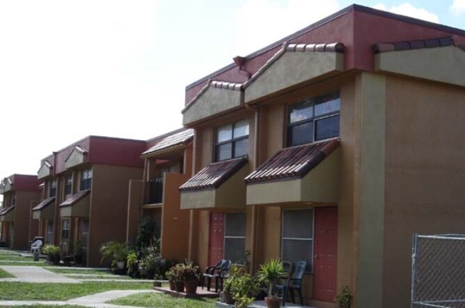 Hoffman Gardens in Hialeah, FL - Building Photo