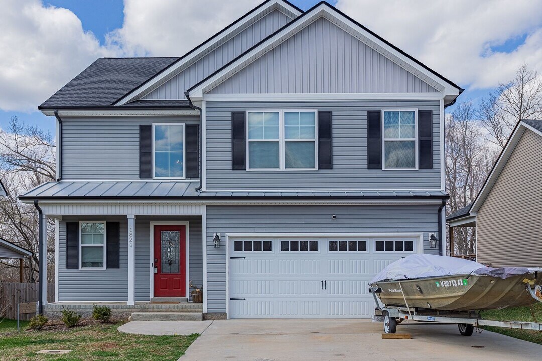 1824 Rains Rd in Clarksville, TN - Building Photo