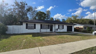 15300 SW 43rd Terrace Rd in Ocala, FL - Building Photo