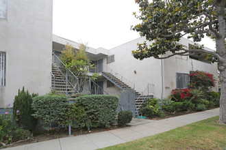 8365 Gregory Way in Beverly Hills, CA - Building Photo - Building Photo