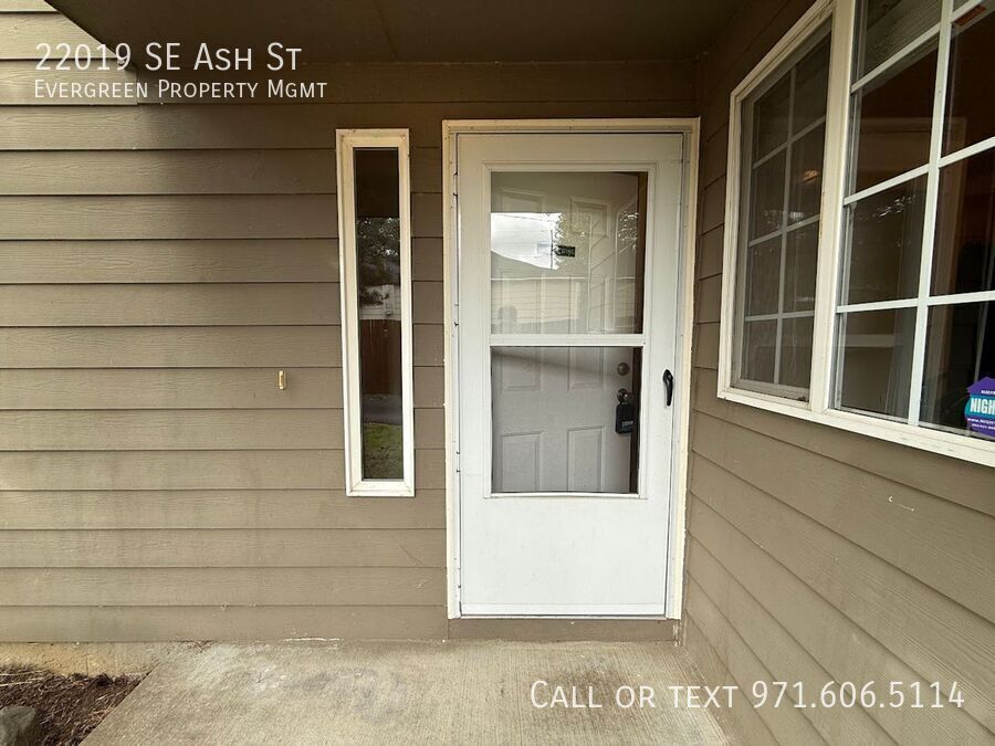 22019 SE Ash St in Gresham, OR - Building Photo