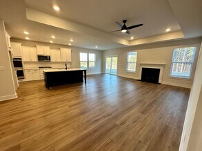 125 Grange Vly Ln in Central, SC - Building Photo - Building Photo