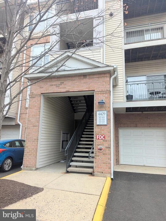 4409 Weatherington Ln in Fairfax, VA - Building Photo