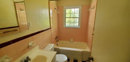 1418 Seminole Dr in Greensboro, NC - Building Photo - Building Photo