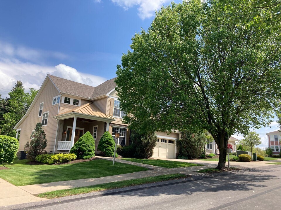 204 Berkeley Way in Monroeville, PA - Building Photo