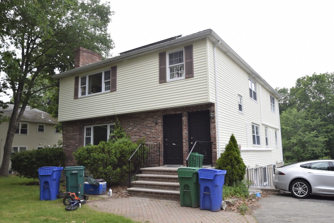1189 Boylston St, Unit 2 in Newton, MA - Building Photo