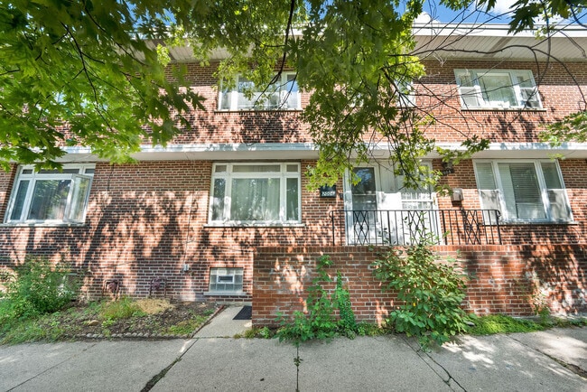 property at 2006 W Farwell Ave