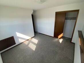 512 SE Magazine Rd in Ankeny, IA - Foto de edificio - Building Photo