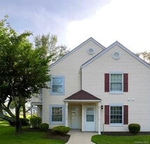 209 Fairview Cir in Middle Island, NY - Building Photo