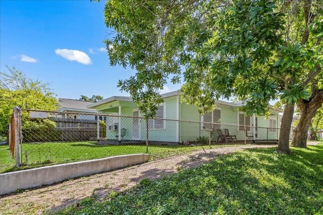 4827 Ave Q 1/2 in Galveston, TX - Building Photo - Building Photo