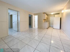 1717 NW 8th Pl in Fort Lauderdale, FL - Building Photo - Building Photo