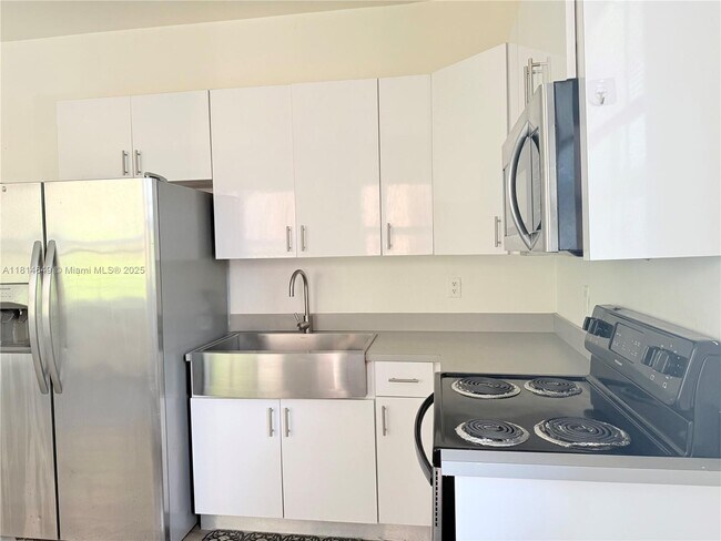 402 NW 12th Ave in Miami, FL - Building Photo - Building Photo