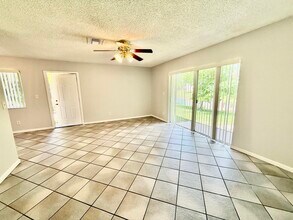 3741 NW 84th Ave in Sunrise, FL - Building Photo - Building Photo