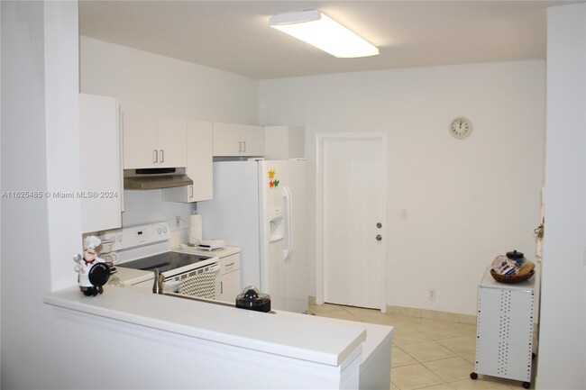 3705 San Simeon Cir in Weston, FL - Building Photo - Building Photo