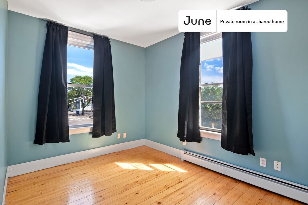 Room in Shared 4 bed/2 bath home in Boston, MA - Building Photo