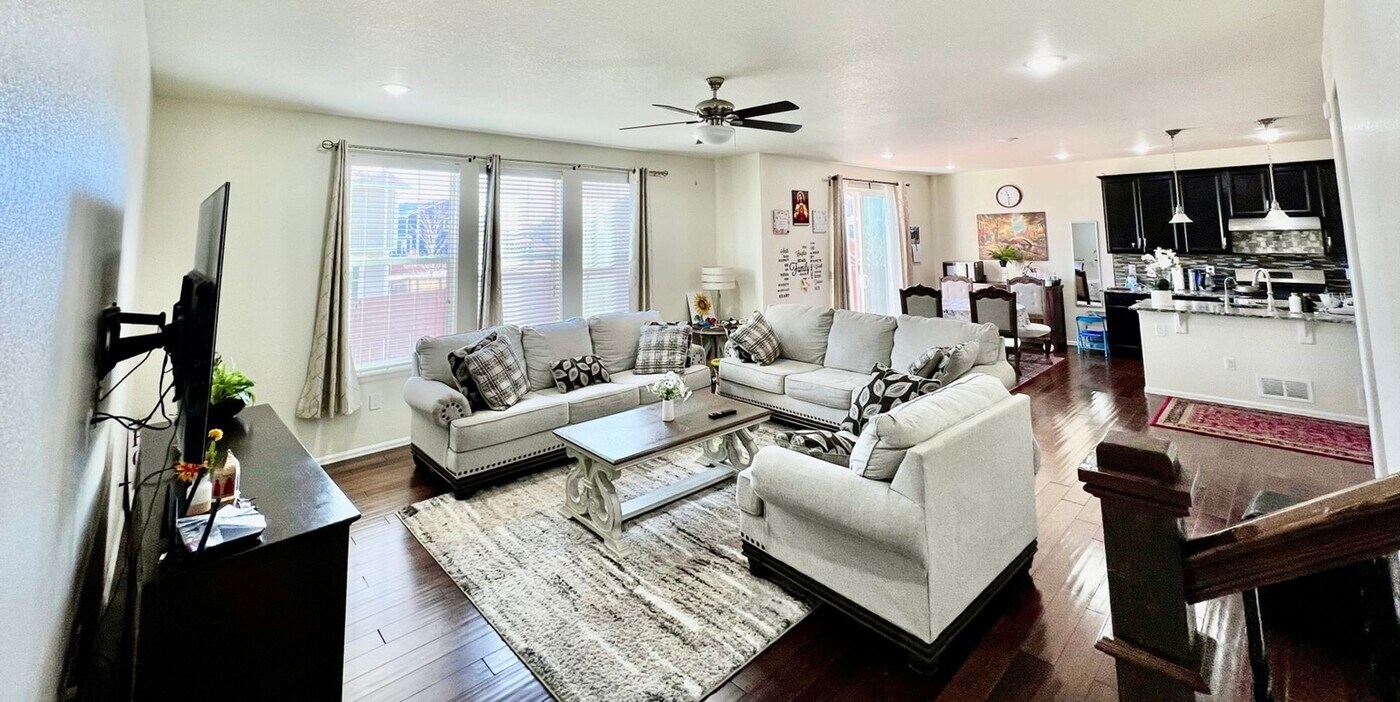 10488 Evansville Cir in Parker, CO - Building Photo