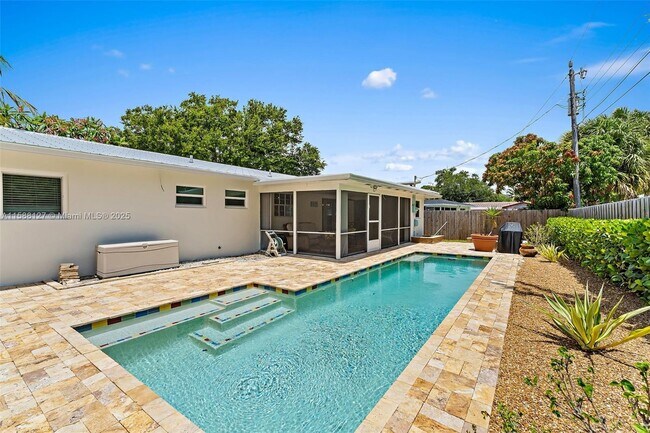 367 W Riverside Dr