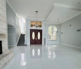 1243 Manor Dr S in Weston, FL - Building Photo - Building Photo