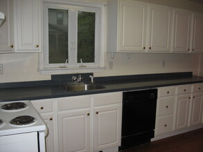 37 Beaver Ave in Annandale, NJ - Building Photo - Building Photo