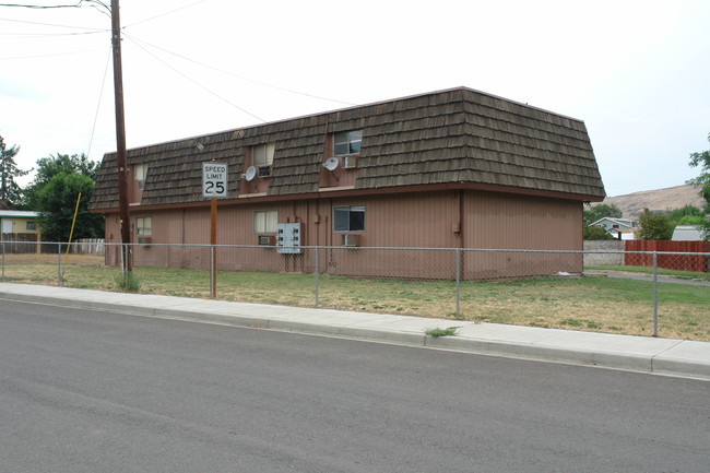 704 N 25th Ave in Yakima, WA - Building Photo - Building Photo