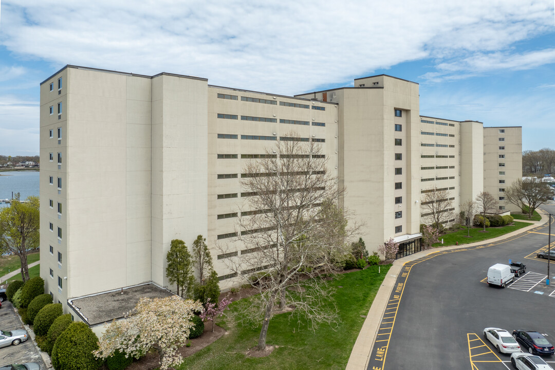 Captain Cove's Condominiums in Quincy, MA - Building Photo