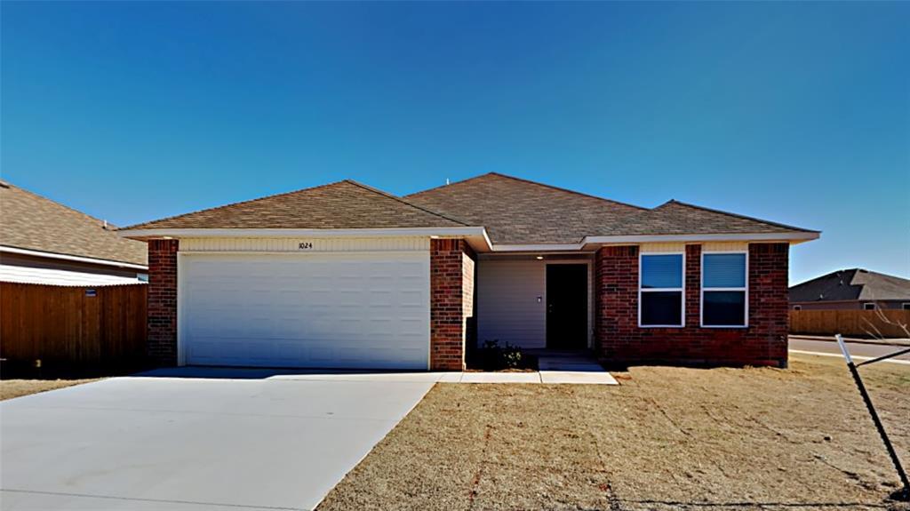 1024 S Blackjack Ln in Mustang, OK - Building Photo