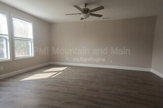 625 Edgewood Ave in Hendersonville, NC - Building Photo - Building Photo