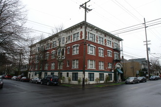 Overtorn Apartments in Portland, OR - Building Photo - Building Photo