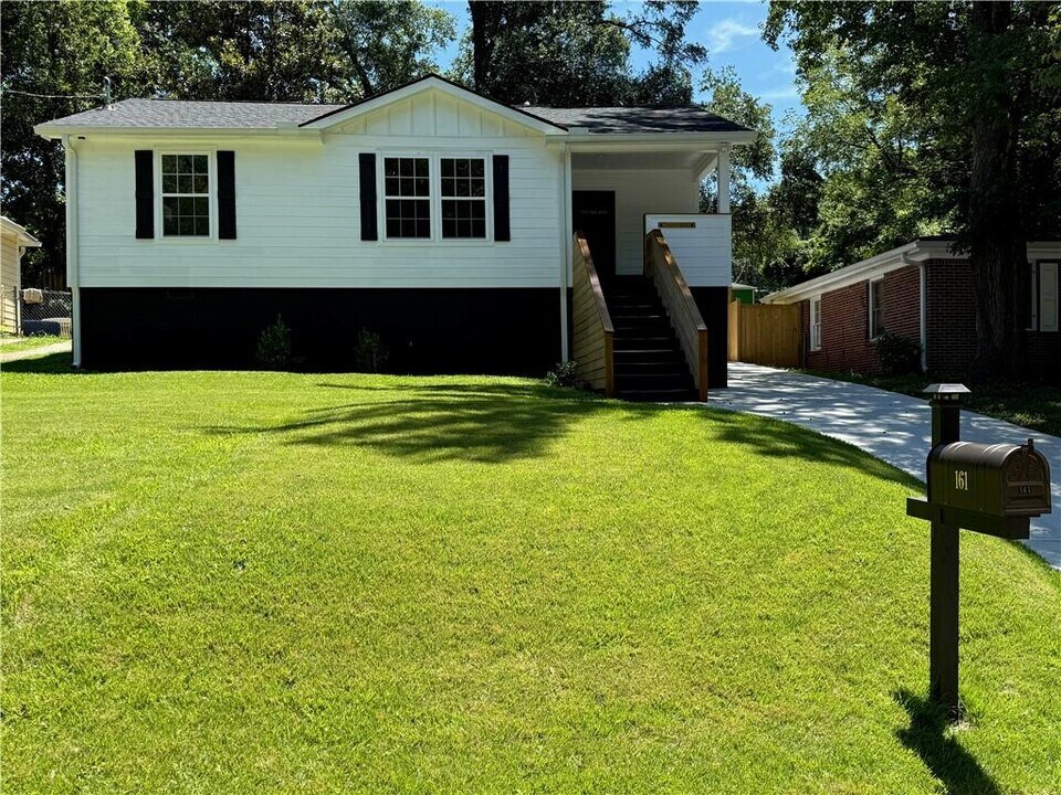 161 Stanhope Cir NW in Atlanta, GA - Building Photo