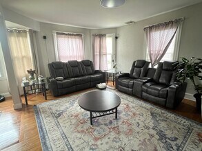 181 High St in Naugatuck, CT - Building Photo - Building Photo