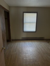 131 Oak St, Unit 3 in Waterbury, CT - Foto de edificio - Building Photo