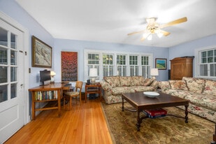 630 Pleasant St in Saugatuck, MI - Building Photo