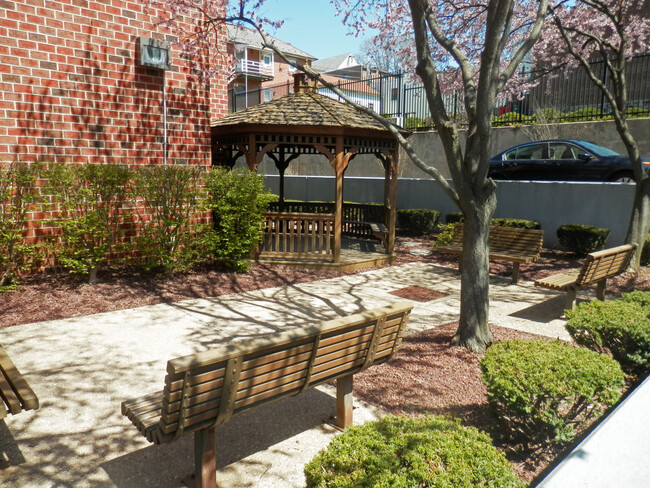 Cocalico Place Affordable Senior Housing in Ephrata, PA - Foto de edificio - Building Photo