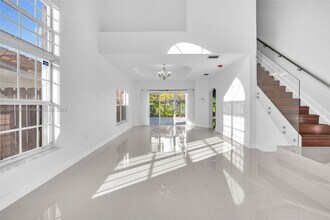 11247 NW 58th Terrace in Doral, FL - Building Photo - Building Photo
