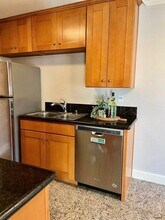 8680 Via Mallorca F Via in La Jolla, CA - Building Photo - Building Photo