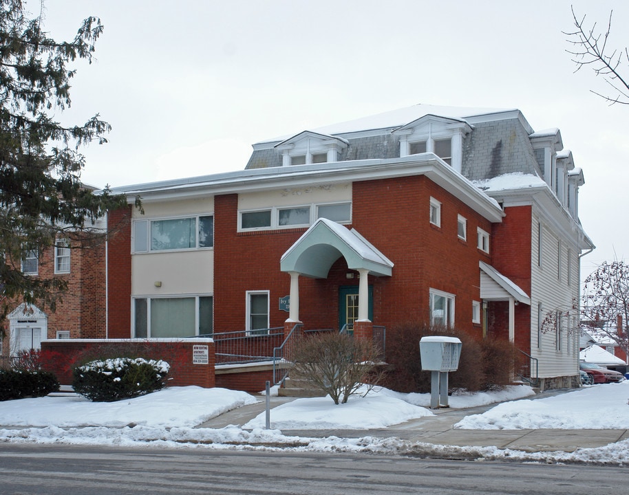 Ivy Place in State College, PA - Building Photo