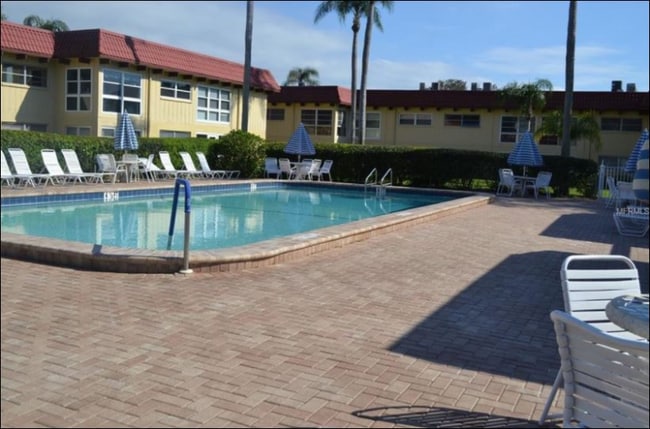 1845 S Highland Ave in Clearwater, FL - Foto de edificio - Building Photo