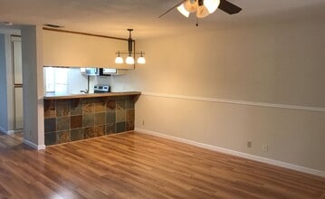 2128 Bueno Dr in Davis, CA - Foto de edificio - Building Photo