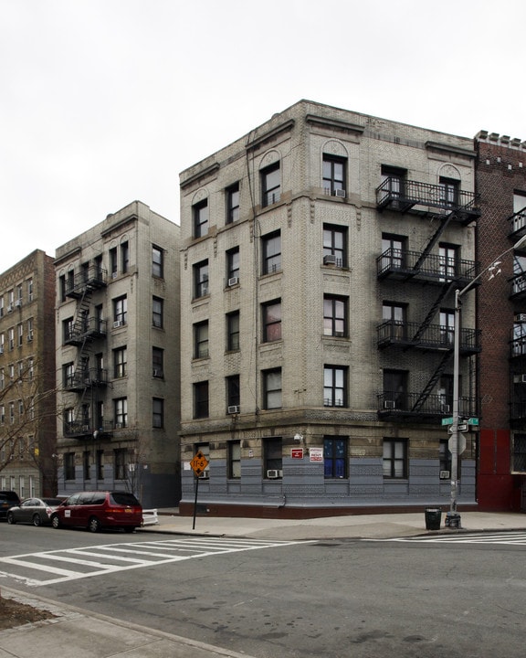 526-538 W 211st St in New York, NY - Building Photo