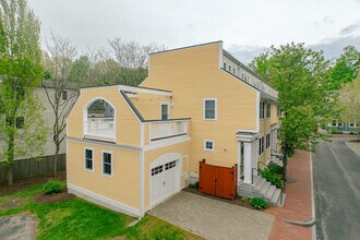 Foundry Square Condominiums in Newburyport, MA - Building Photo - Building Photo