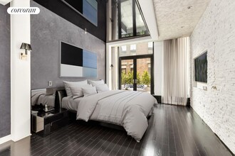 15 Union Square W in New York, NY - Building Photo - Building Photo