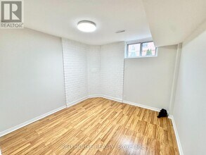 33 Forestside Ct in Richmond Hill, ON - Building Photo - Building Photo