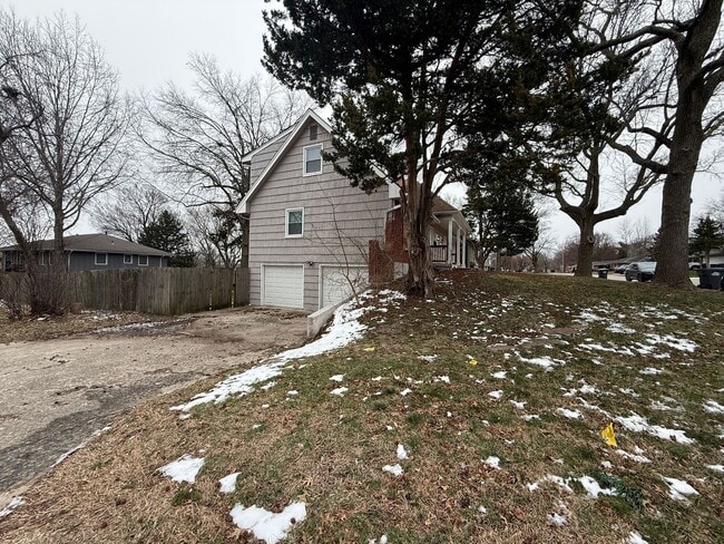 1008 NW Range St in Blue Springs, MO - Building Photo - Building Photo