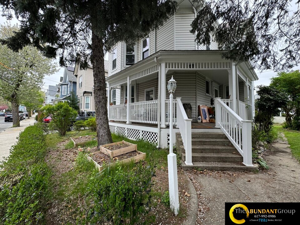 11 Cambria St in Somerville, MA - Building Photo