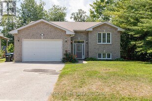 72 57th St S in Wasaga Beach, ON - Building Photo